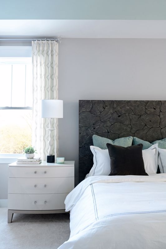 Minimalist bedroom design with white and black decor